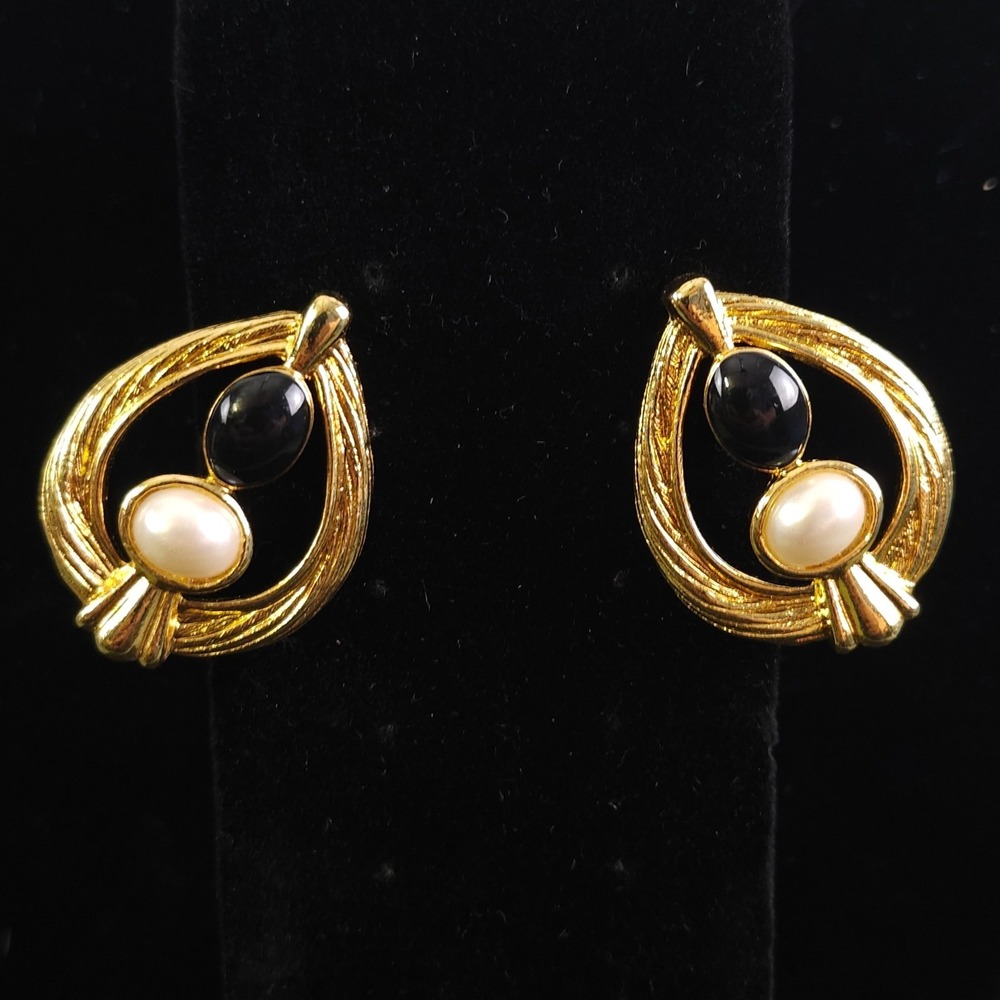 Vintage AVON Gold Tone CLIP On EARRINGS Black an Pearl Like